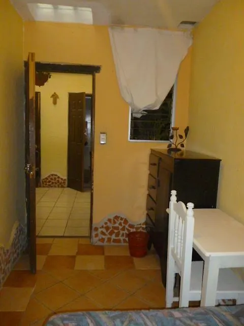 Bed and Breakfast La Casa De Gabriel Антигуа-Гватемала 0*,  Гватемала